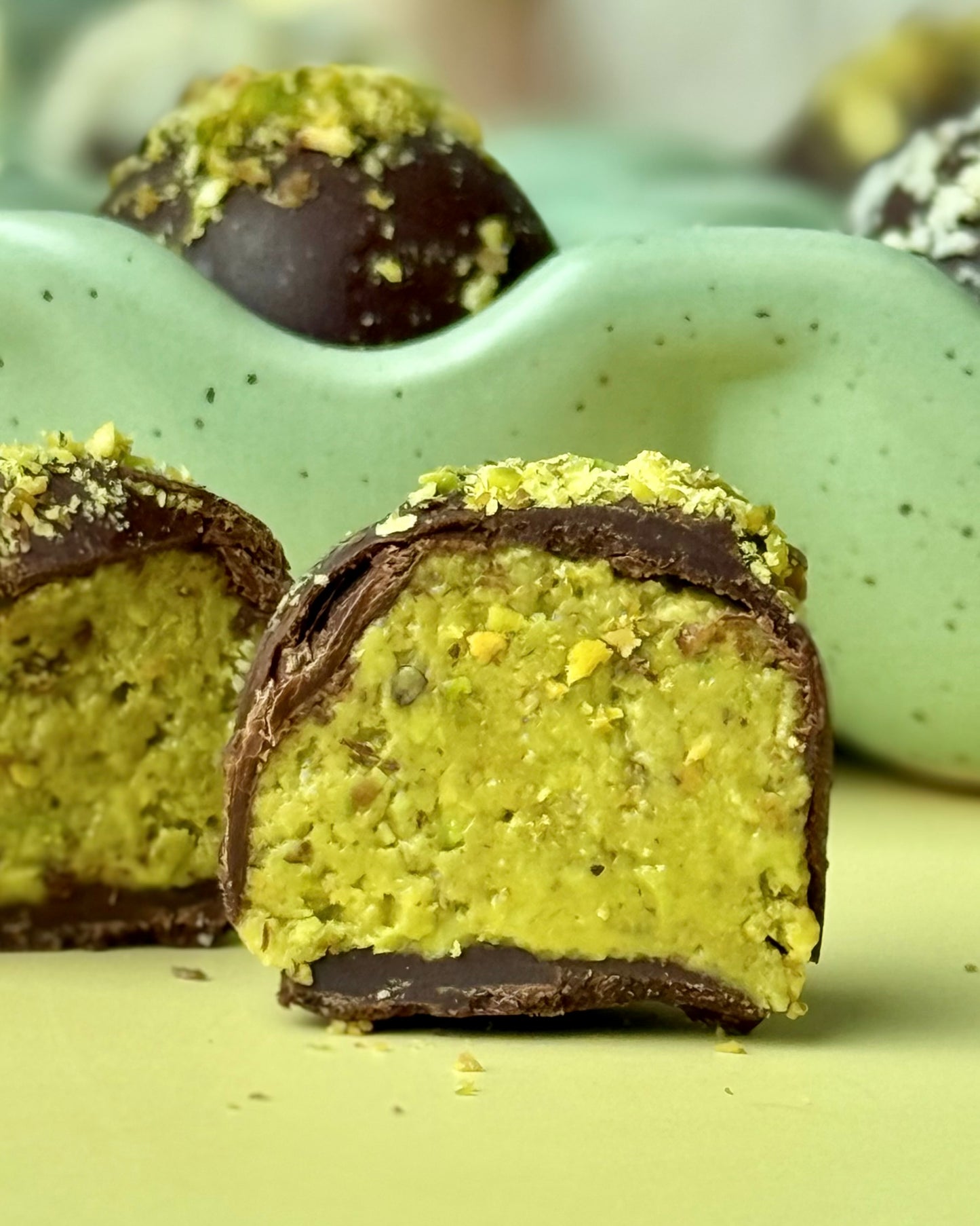 8 Truffle box (4 pistachio, 4 hazelnut)